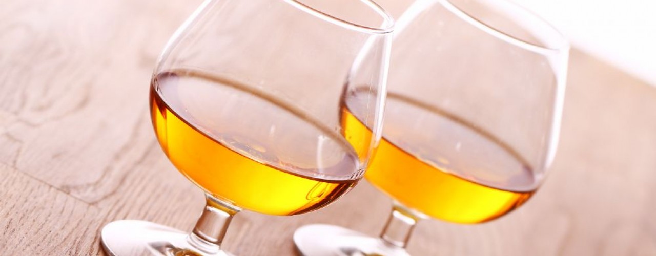 Diferența dintre brandy și coniac – tot ce trebuie să știi pentru a pune la punct cel mai bun meniu de băuturi