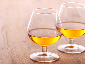 Coniacul și aromele sale complexe - GHID UTIL despre istoria, producția și savurarea celei mai rafinate băuturi din lume