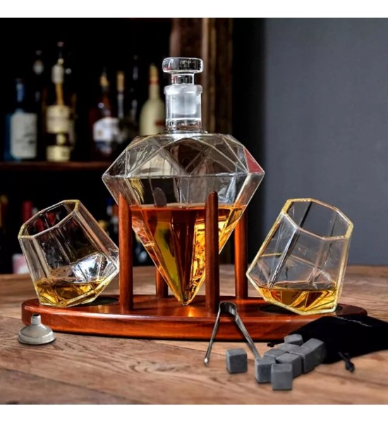 Set decantor 850 ml in forma de diamant cu 2 pahare si pietre pentru racire - Wpg.ro Produs - Set decantor 850 ml in forma de diamant cu 2 pahare si pietre pentru racire - Wpg.ro